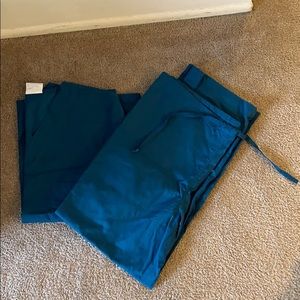 Unisex scrubs —unused!